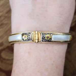 Vintage Mother Of Pearl Damascene Ornate Gold Tone Hinged Bracelet